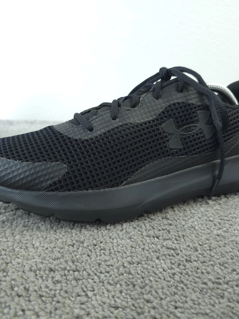 Under Armour Surge 3 Mens Size 11 Running Shoes 3024883-002 Black Low Top